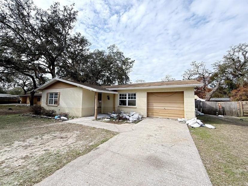 Picture of 4935 Mockingbird Drive, Dade City FL 33523