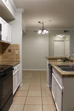 Picture of 5606 Pinnacle Heights Circle Unit 304, Tampa, FL 33624