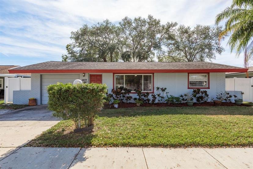 Picture of 1809 Chinaberry Drive, Oldsmar FL 34677