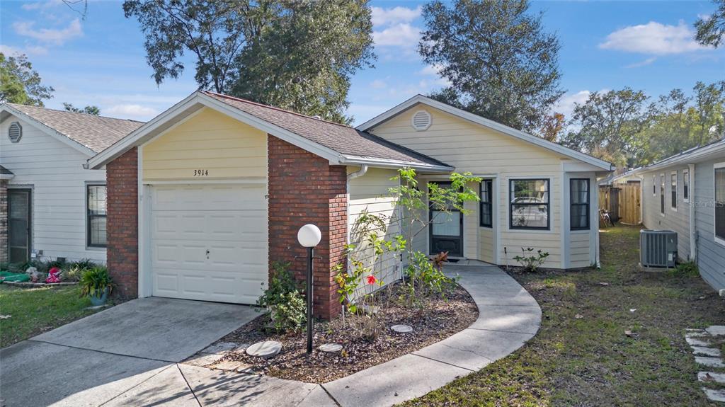 Picture of 3914 NE 22Nd Lane, Ocala, FL 34470