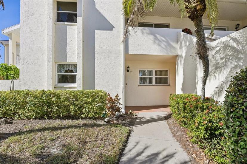 Picture of 760 Village Circle Unit 109, Venice FL 34292