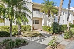 Picture of 760 Village Circle Unit 109, Venice, FL 34292