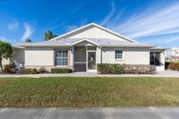 Picture of 1702 Fairway Trace Unit 1702, Palmetto, FL 34221