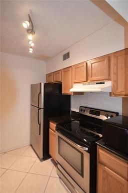 Picture of 6519 W Newberry Road Unit 105, Gainesville, FL 32605