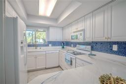 Picture of 749 Manatee Avenue Unit 749, Holmes Beach, FL 34217