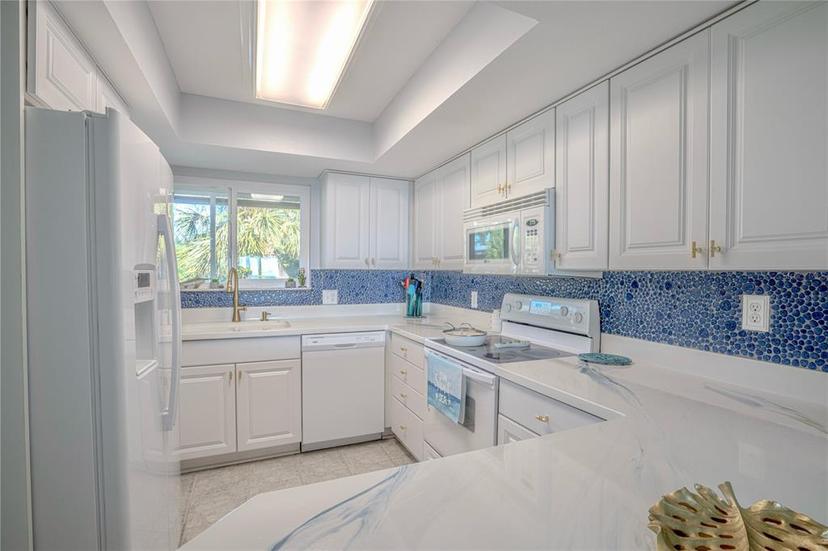 Picture of 749 Manatee Avenue Unit 749, Holmes Beach FL 34217