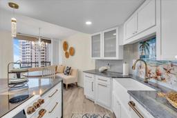 Picture of 1211 Gulf Of Mexico Drive Unit 403, Longboat Key, FL 34228