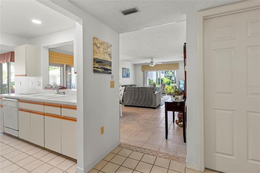 Picture of 5697 Sheffield Greene Circle Unit 51, Sarasota FL 34235