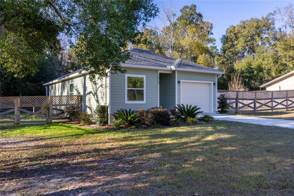 Picture of 18708 NW 241St Street, High Springs, FL 32643