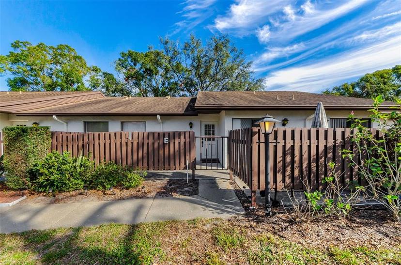 Picture of 1725 Pine Ridge Way E Unit E, Palm Harbor FL 34684