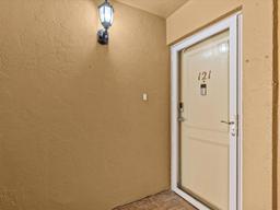 Picture of 225 Country Club Drive Unit B121, Largo, FL 33771