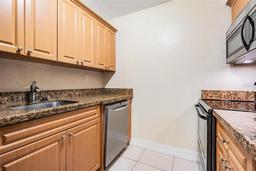 Picture of 5221 Bayshore Boulevard Unit 37, Tampa, FL 33611