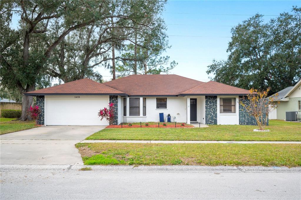 Picture of 1413 Sandalwood Drive, Plant City, FL 33563