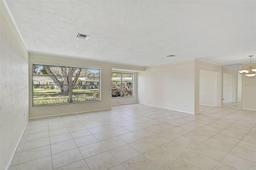 Picture of 1312 Stafford Lane Unit 1427, Sarasota, FL 34232