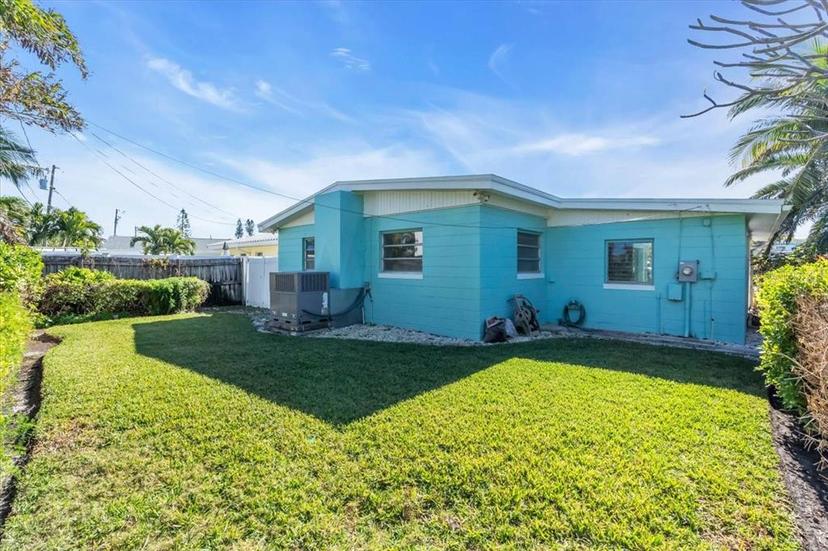 Picture of 11435 2Nd Street E, Treasure Island FL 33706