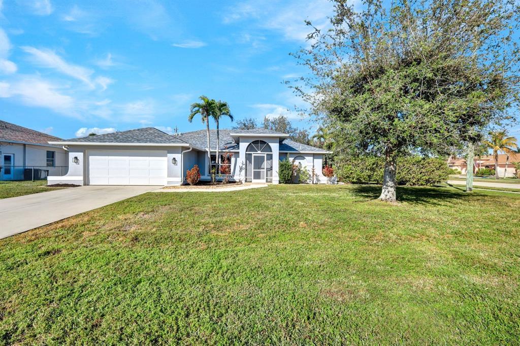 Picture of 627 SE 18Th Terrace, Cape Coral, FL 33990