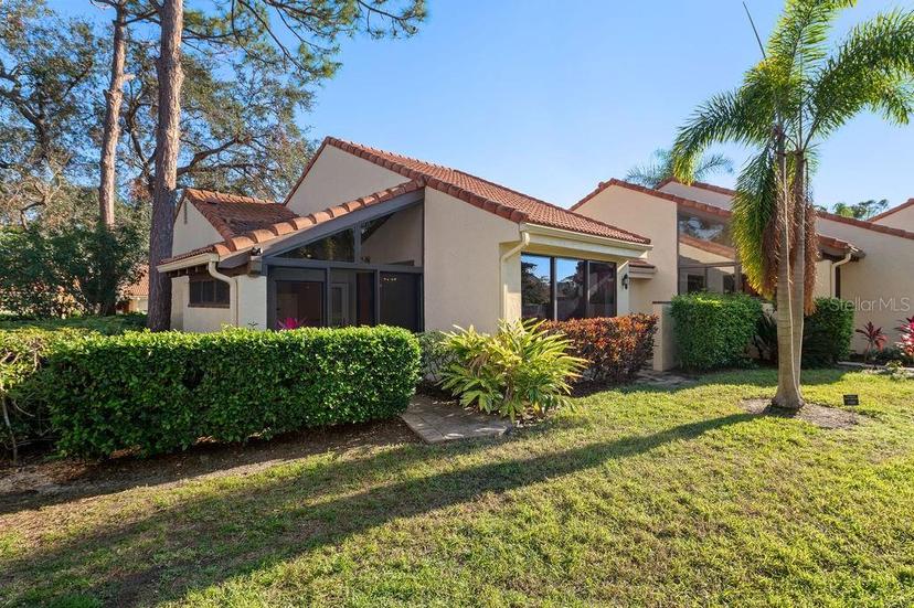 Picture of 5343 Huntingwood Court Unit 33, Sarasota FL 34235