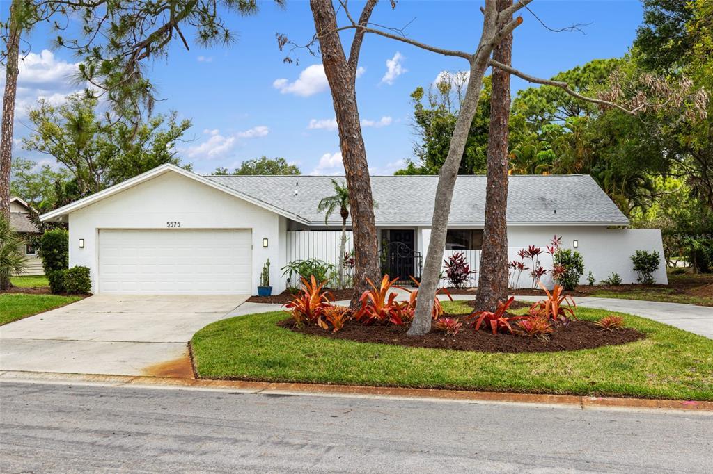 Picture of 5575 Beneva Woods Circle, Sarasota, FL 34233