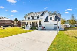 Picture of 4777 Cr 306A, Lake Panasoffkee, FL 33538