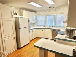 Picture of 2000 E Bay Drive Unit 141, Largo, FL 33771