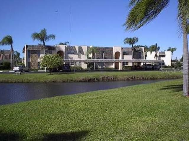 Picture of 113 Elmwood Circle Unit 113, Seminole FL 33777