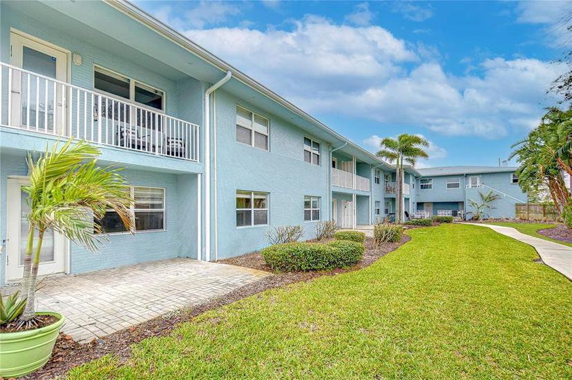 Picture of 300 Venetian Drive Unit 7, Clearwater FL 33755