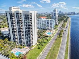 Picture of 2413 Bayshore Boulevard Unit 404, Tampa, FL 33629