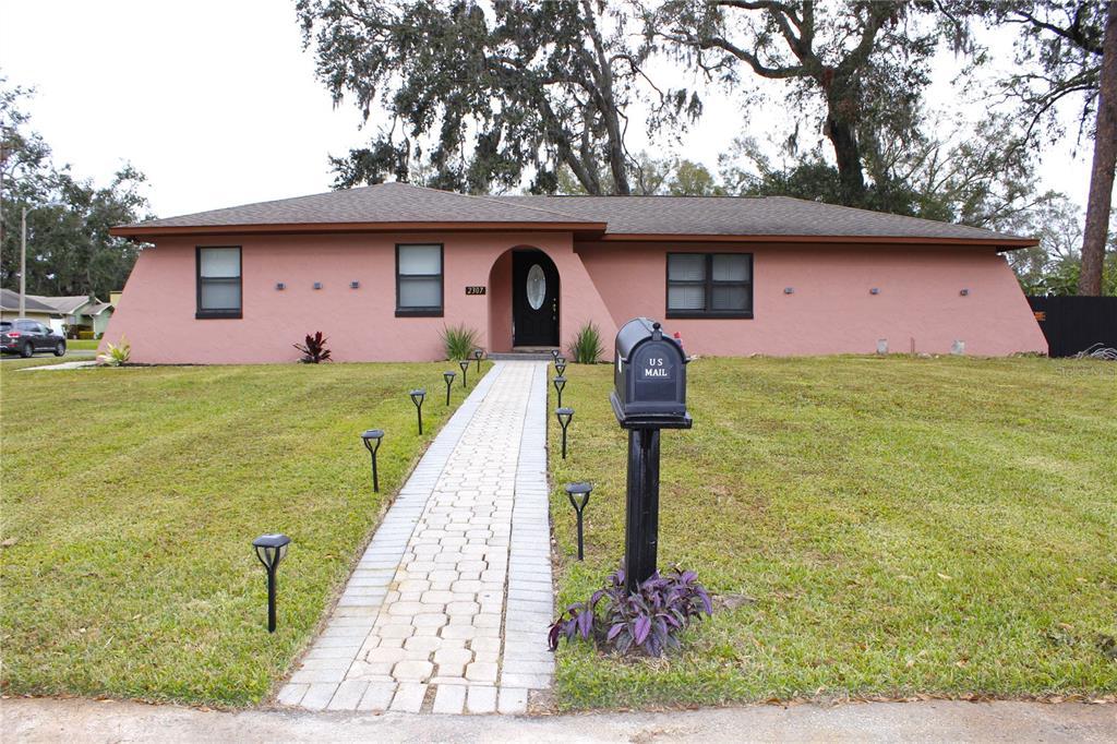 Picture of 2307 W Sugar Creek Drive, Lakeland, FL 33811