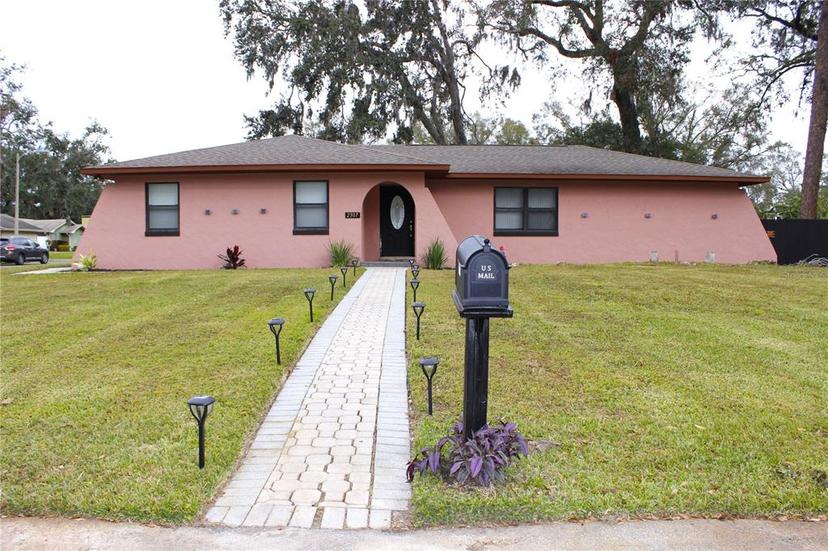 Picture of 2307 W Sugar Creek Drive, Lakeland FL 33811