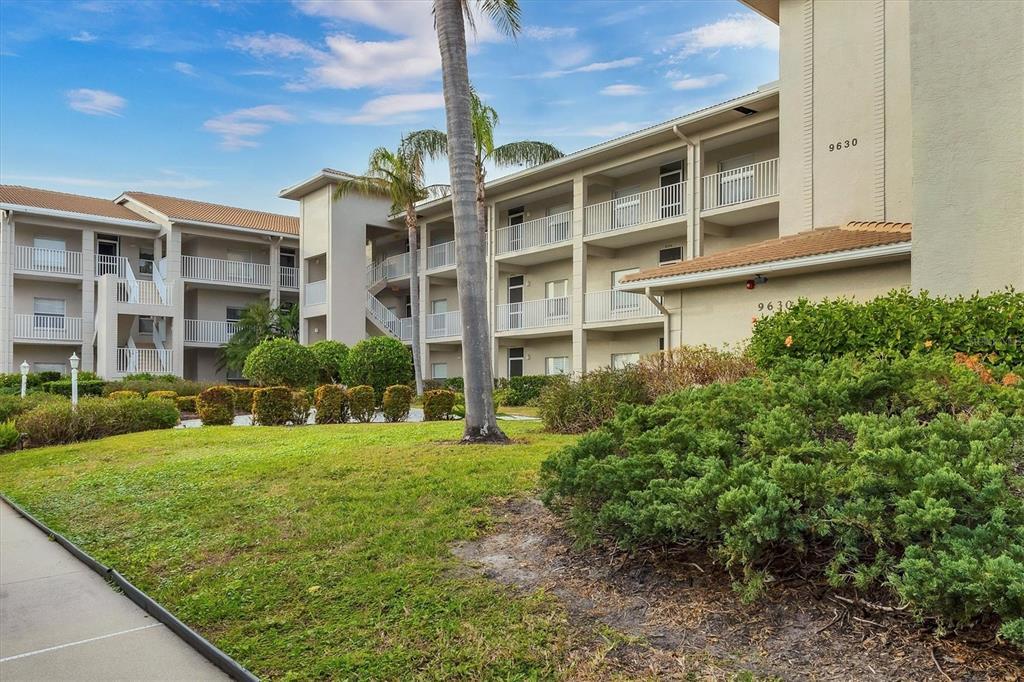 Picture of 9630 Club South Circle Unit 6207, Sarasota, FL 34238