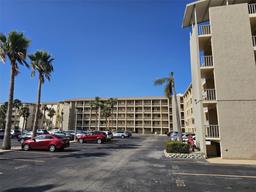 Picture of 3682 Lake Bayshore Drive Unit K402, Bradenton, FL 34205