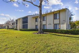 Picture of 1433 Pine Glen Place Unit D1, Tarpon Springs, FL 34688