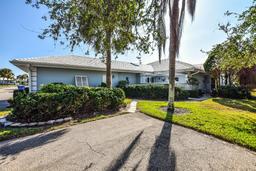 Picture of 450 Wexford Circle Unit 106, Venice, FL 34293