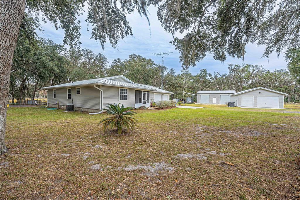 Picture of 3693 Cr 400, Lake Panasoffkee, FL 33538