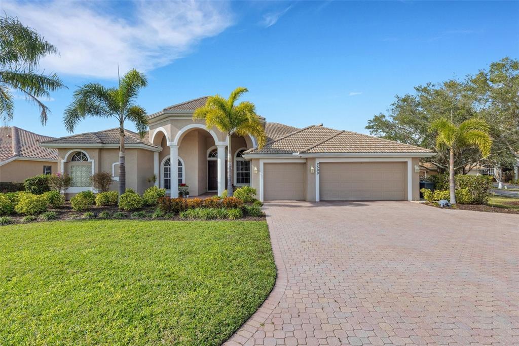 Picture of 2500 Farms Court, Sarasota, FL 34240