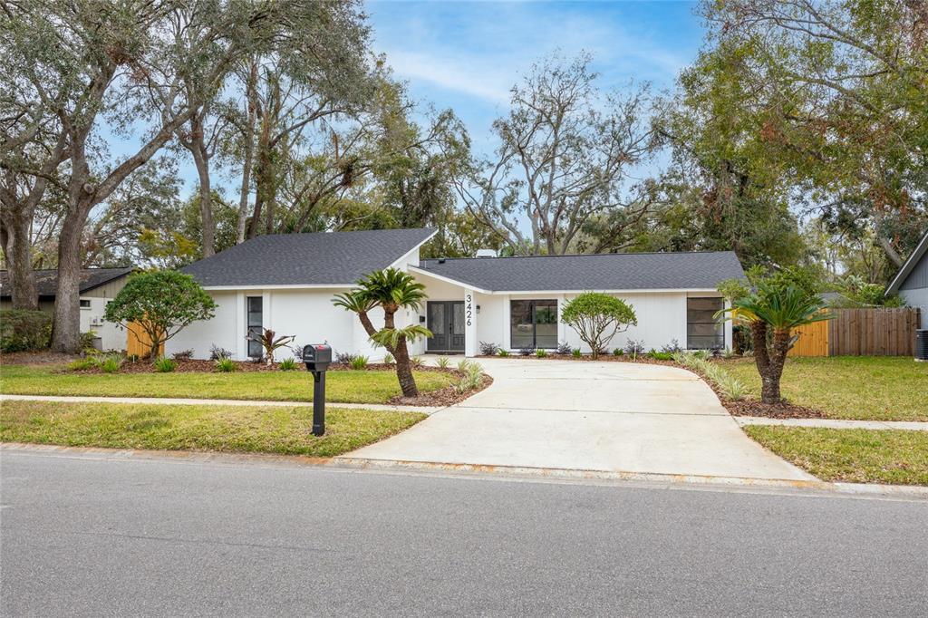 Picture of 3426 Reynoldswood Drive, Tampa, FL 33618