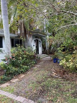 Picture of 715 Riverside Drive, Tarpon Springs, FL 34689