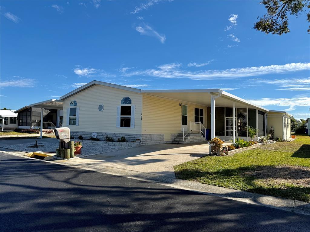 Picture of 209 N Saint Thomas Circle, Apollo Beach, FL 33572