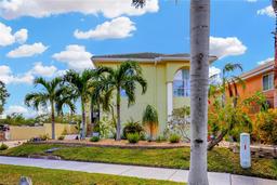 Picture of 808 Symphony Isles Boulevard, Apollo Beach, FL 33572