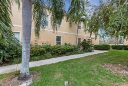 Picture of 3557 Parkridge Circle Unit 14-106, Sarasota, FL 34243