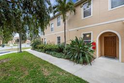 Picture of 3557 Parkridge Circle Unit 14-106, Sarasota, FL 34243