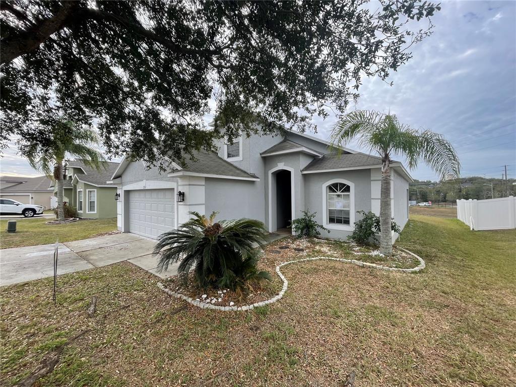 Picture of 7533 Merchantville Circle, Zephyrhills, FL 33540