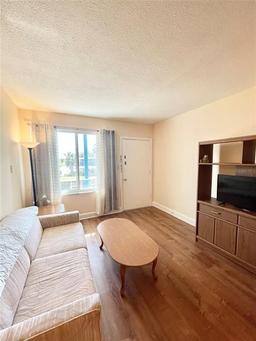 Picture of 1600 W Lake Parker Drive Unit B7, Lakeland, FL 33805