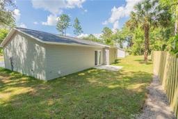 Picture of 13099 NE 7 Loop, Silver Springs, FL 34488