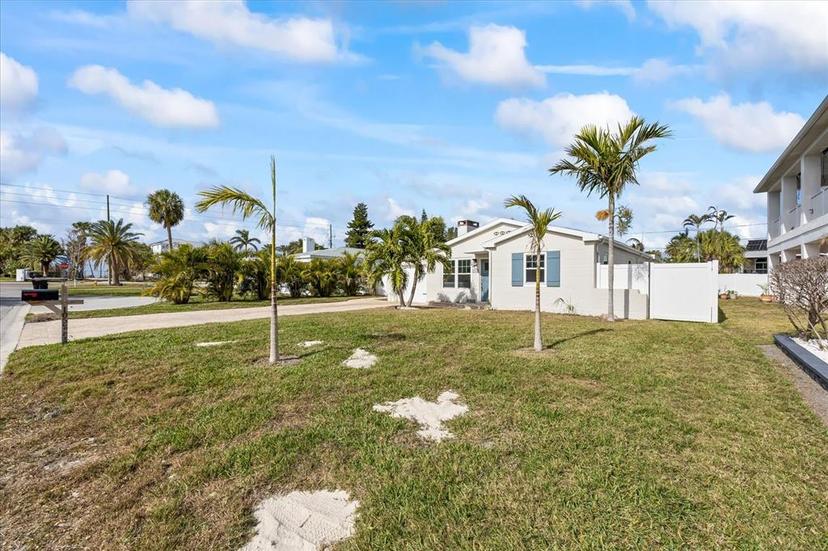 Picture of 105 3Rd Street, Belleair Beach FL 33786