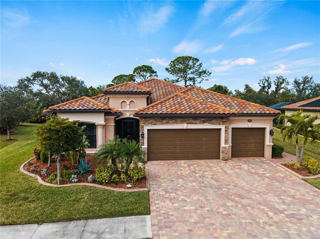 Picture of 12950 Basilica Dr, Venice, FL 34293