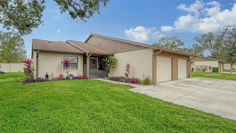 Picture of 205 Oak Hill Drive Unit 7, Sarasota FL 34232