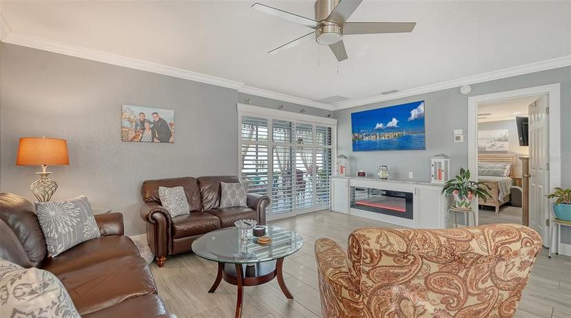 Picture of 205 Oak Hill Drive Unit 7, Sarasota FL 34232