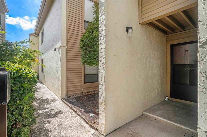 Picture of 4154 Pinelake Lane Unit 101, Tampa FL 33618