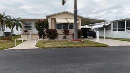 Picture of 1601 Us Highway 441 Se Unit 129, Okeechobee, FL 34974